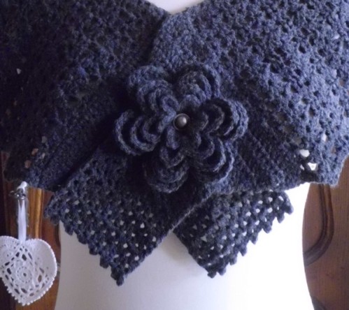 pelerine fleurie crochet noir