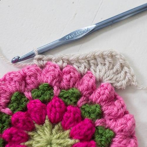 lovely crochet square (1)