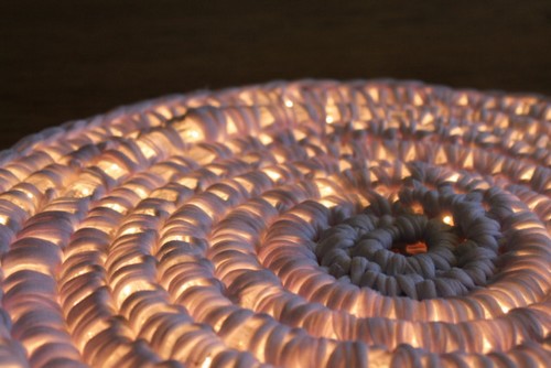 DIY-Crochet-Illuminated-String-Light-Rug (4)