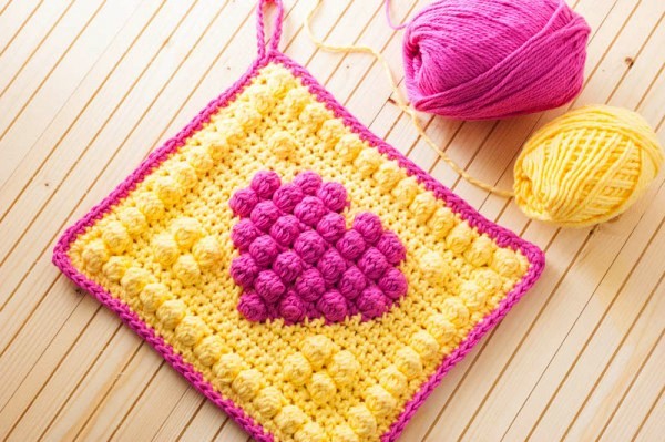 bobble-stitch-crochet-potholder-pattern-600x399